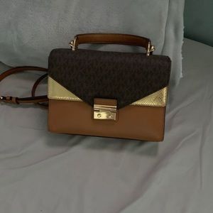 Crossbody purse